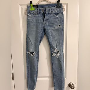 Abercrombie and Fitch Men’s jeans. 28Wx32L. Light wash.